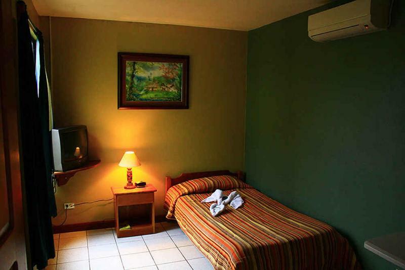 Hotel Guadalupe Tilaran Exterior photo